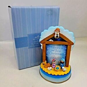 Story of first Christmas nativity and countdown calendar made by Hallmark